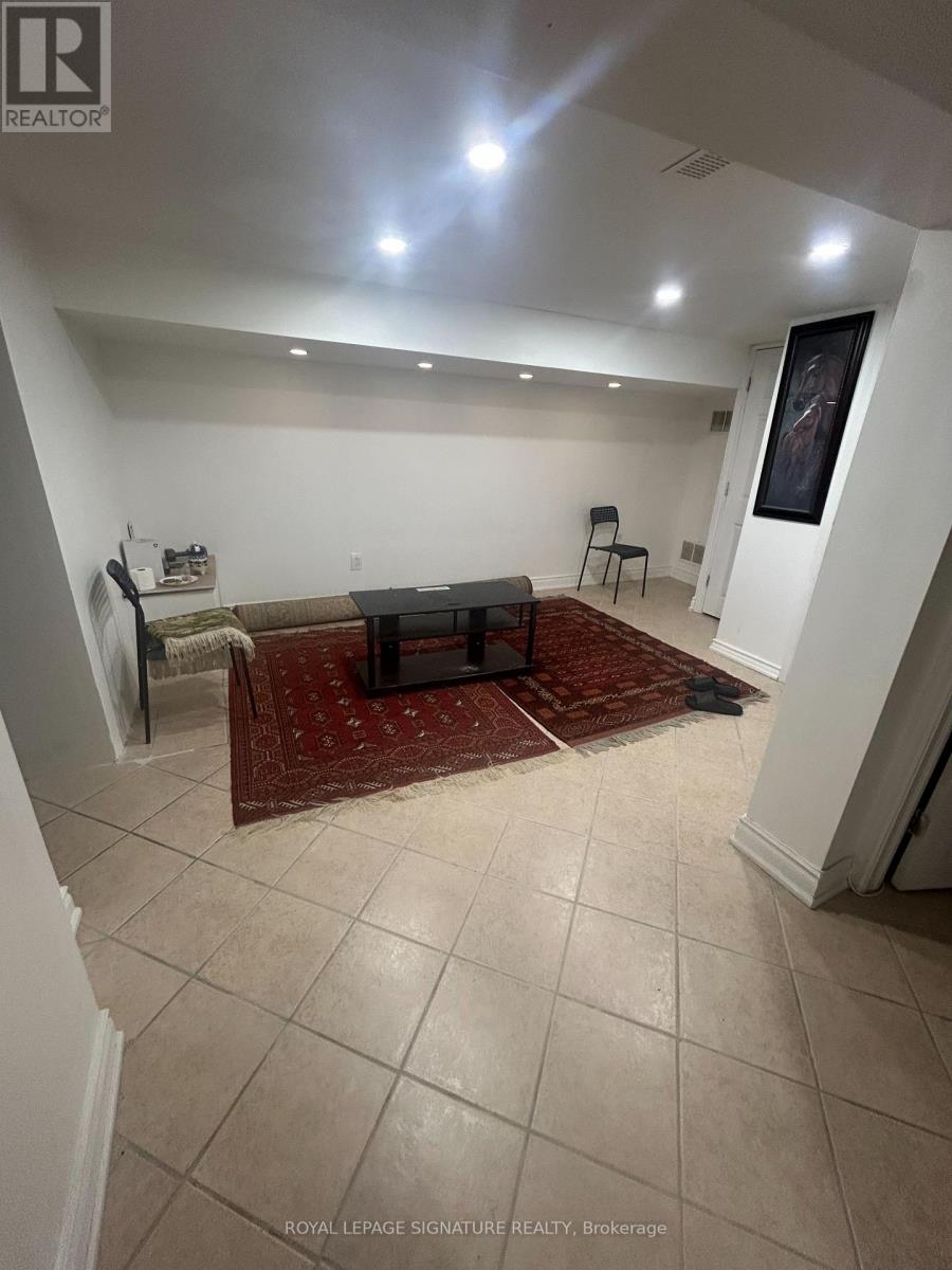 1 Bedroom Basement - 238 Beechy Drive, Richmond Hill, Ontario  L4C 2X7 - Photo 5 - N13164478
