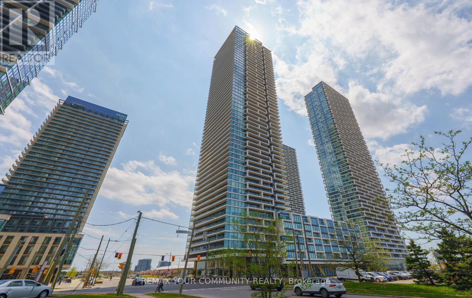 301 - 950 Portage Parkway, Vaughan, Ontario L4K 0J6 - Photo 2 - N13164546