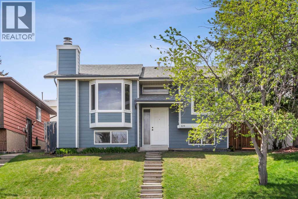 124 Bergen Crescent NW, Calgary, Alberta  T3K 1J8 - Photo 2 - A2313891