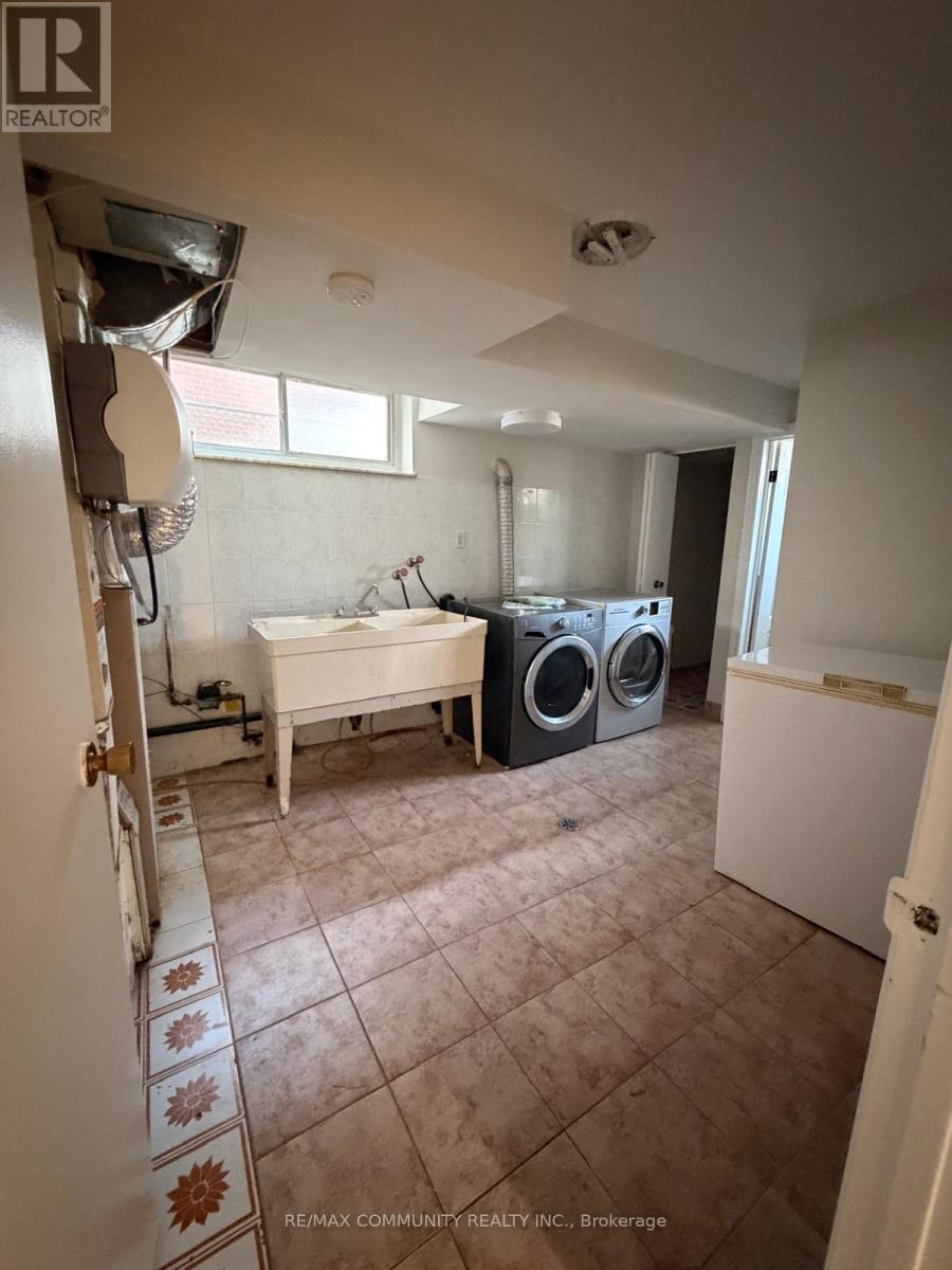 6 Brantley Crescent, Toronto, Ontario  M3J 1X5 - Photo 17 - W13164486