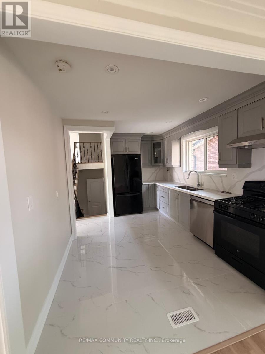 6 Brantley Crescent, Toronto, Ontario  M3J 1X5 - Photo 2 - W13164486