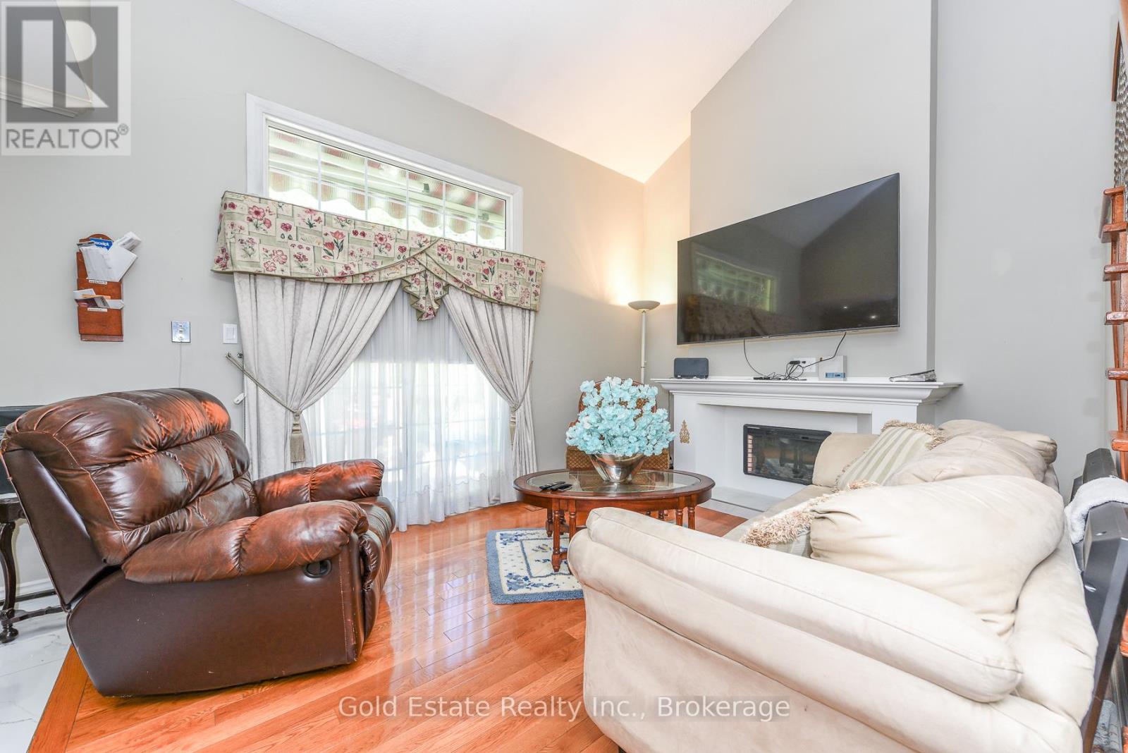 14 Leacrest Street, Brampton, Ontario  L6S 3K6 - Photo 5 - W13164514