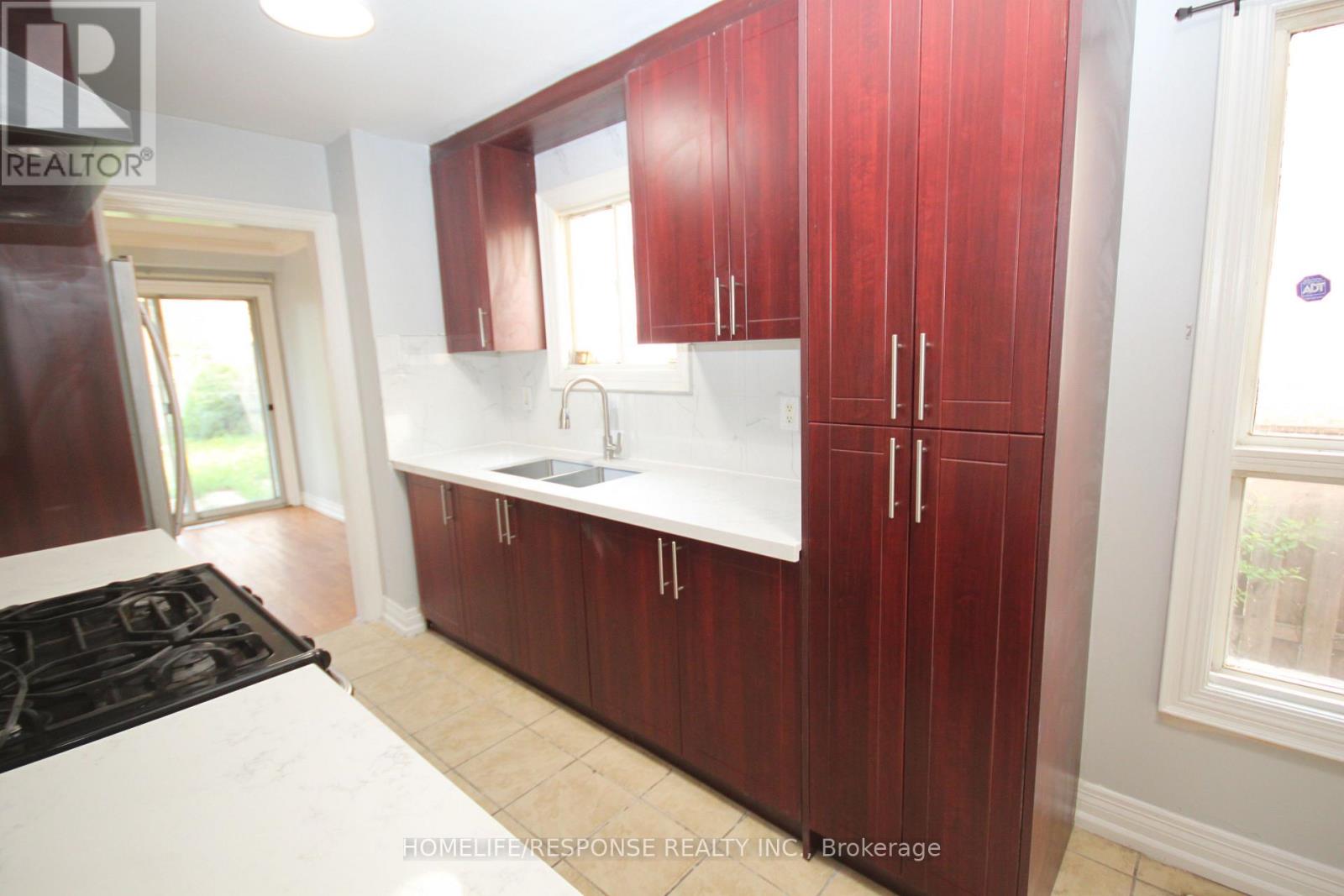 11 Saddlecreek Court, Brampton, Ontario  L6Y 4V6 - Photo 12 - W13164590
