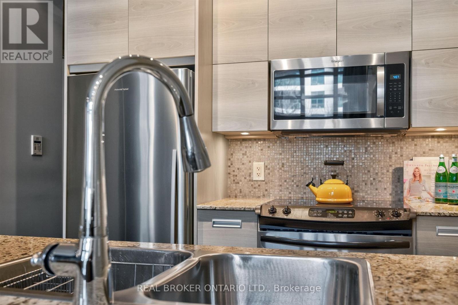 209 - 380 Macpherson Avenue, Toronto (Casa Loma), Ontario  M4V 3E3 - Photo 13 - C13164702