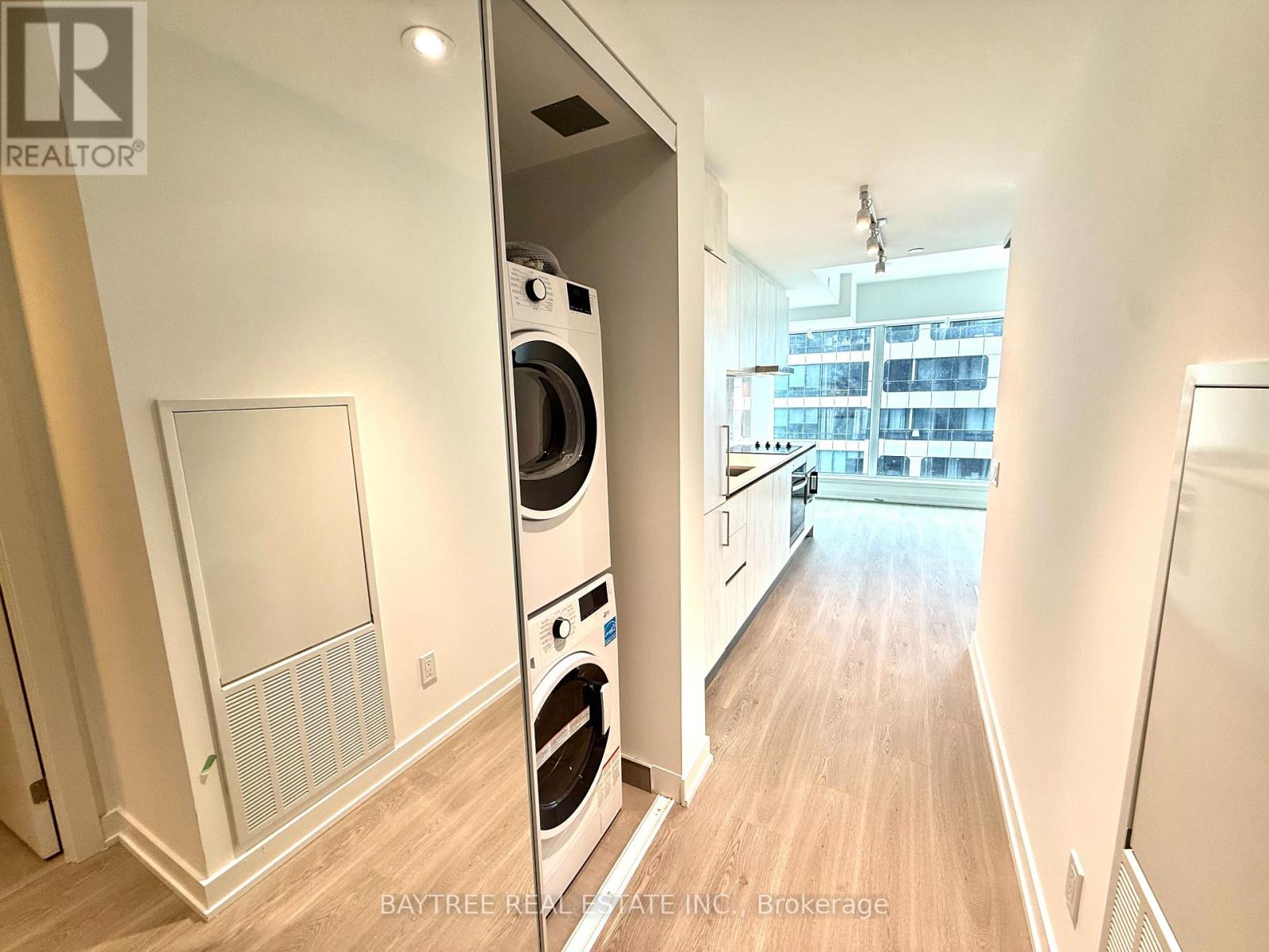 4506 - 8 Wellesley Street W, Toronto (Bay Street Corridor), Ontario  M4Y 3B2 - Photo 2 - C13164768
