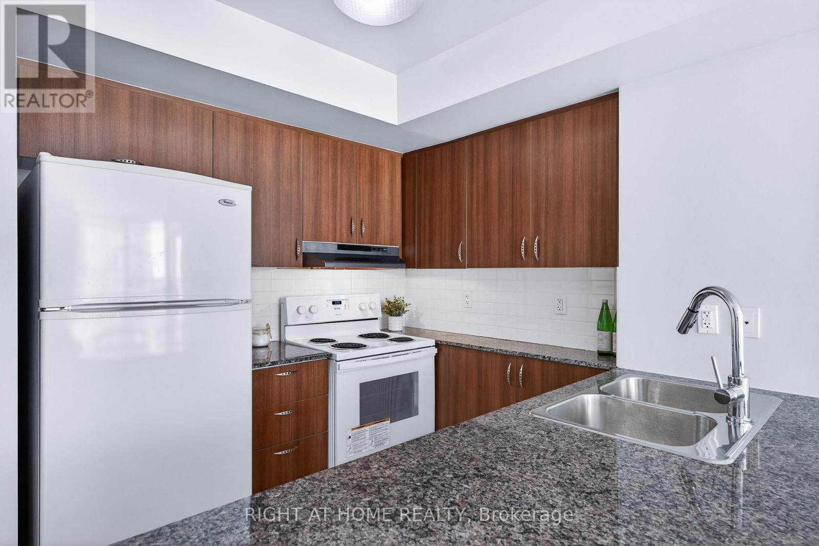 1307 - 5740 Yonge Street, Toronto (Newtonbrook West), Ontario  M2M 3T3 - Photo 10 - C13164858