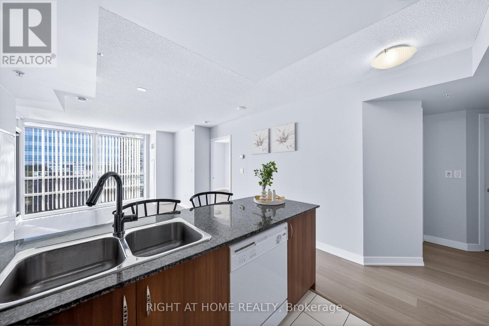 1307 - 5740 Yonge Street, Toronto (Newtonbrook West), Ontario  M2M 3T3 - Photo 11 - C13164858