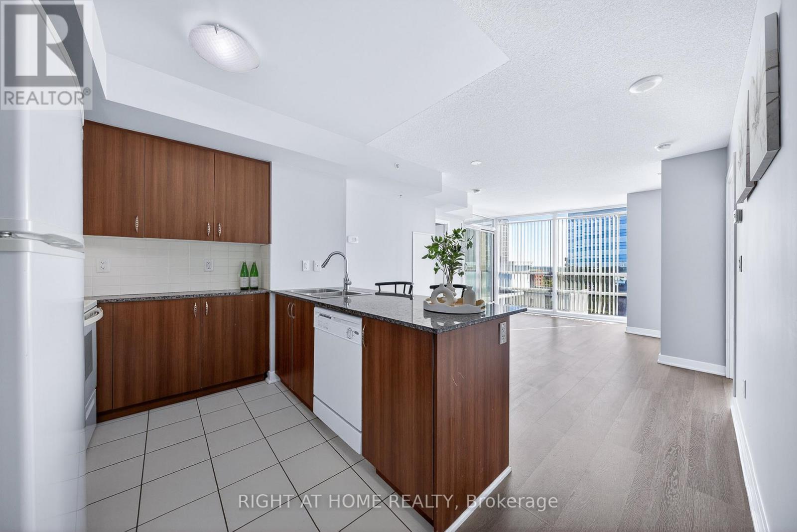 1307 - 5740 Yonge Street, Toronto (Newtonbrook West), Ontario  M2M 3T3 - Photo 6 - C13164858
