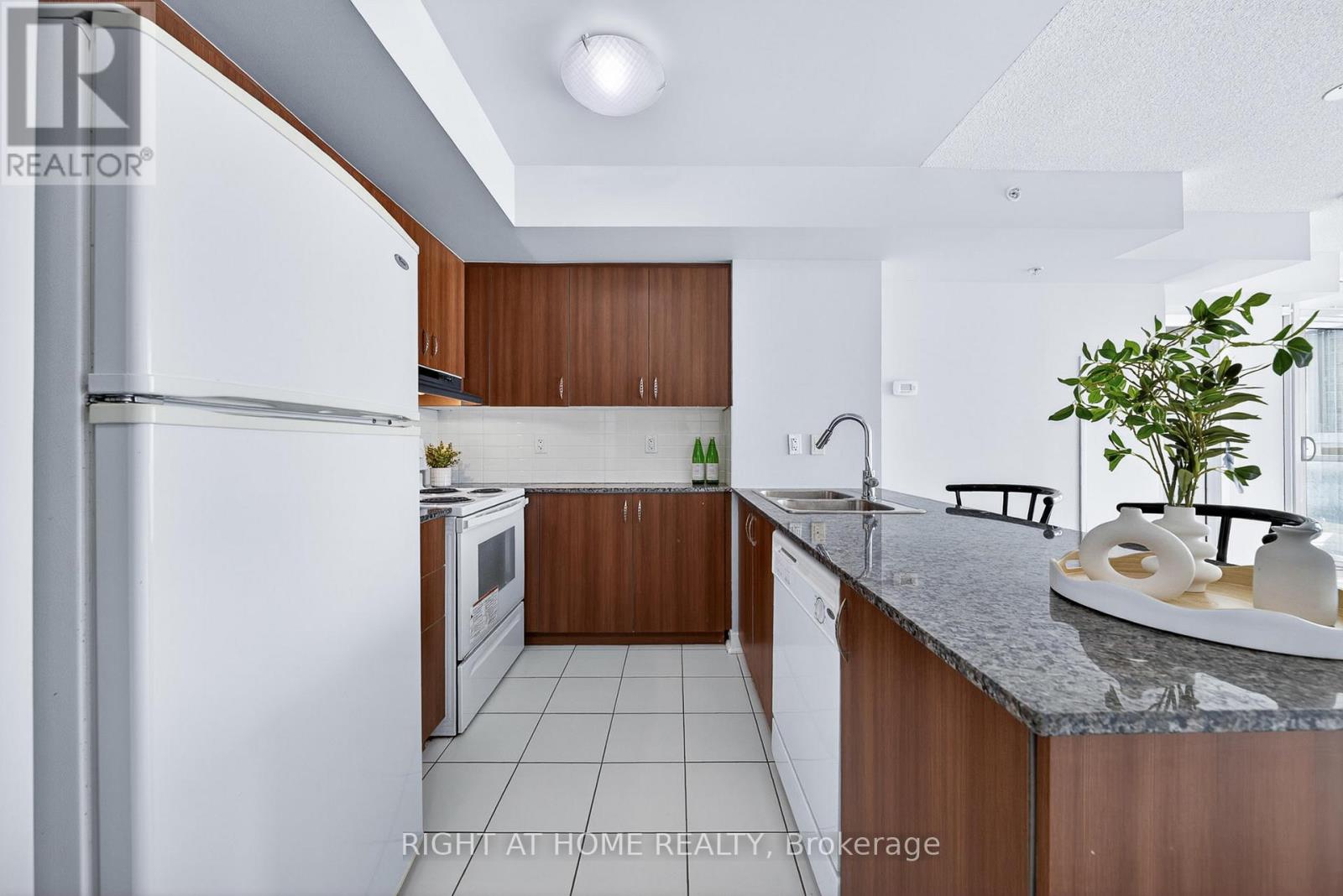 1307 - 5740 Yonge Street, Toronto (Newtonbrook West), Ontario  M2M 3T3 - Photo 7 - C13164858