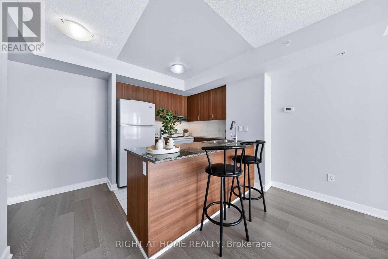 1307 - 5740 Yonge Street, Toronto (Newtonbrook West), Ontario  M2M 3T3 - Photo 8 - C13164858