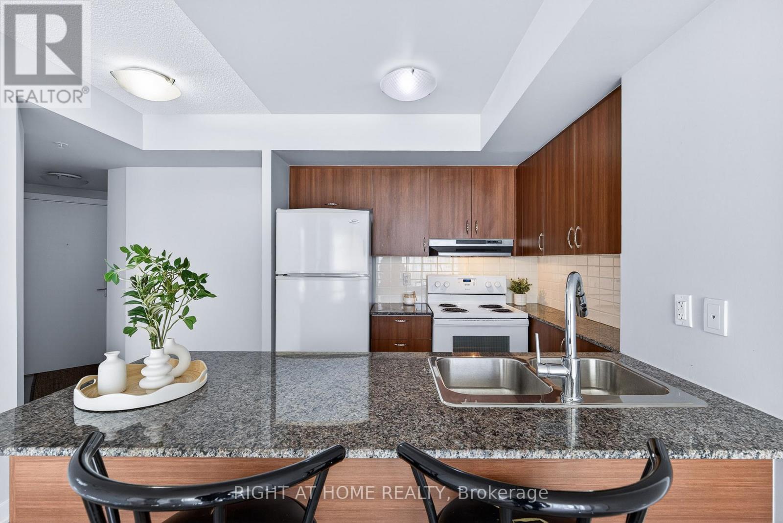 1307 - 5740 Yonge Street, Toronto (Newtonbrook West), Ontario  M2M 3T3 - Photo 9 - C13164858