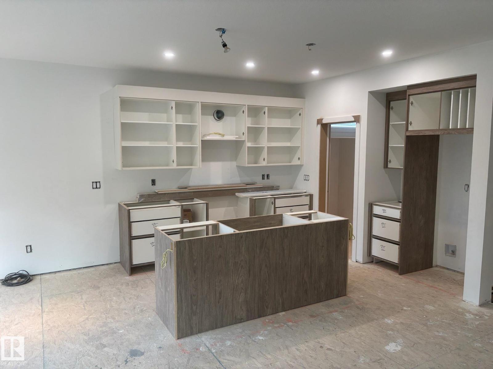 30 Elsinore Pl NW, Edmonton, Alberta  T5X 0M6 - Photo 2 - E4470220