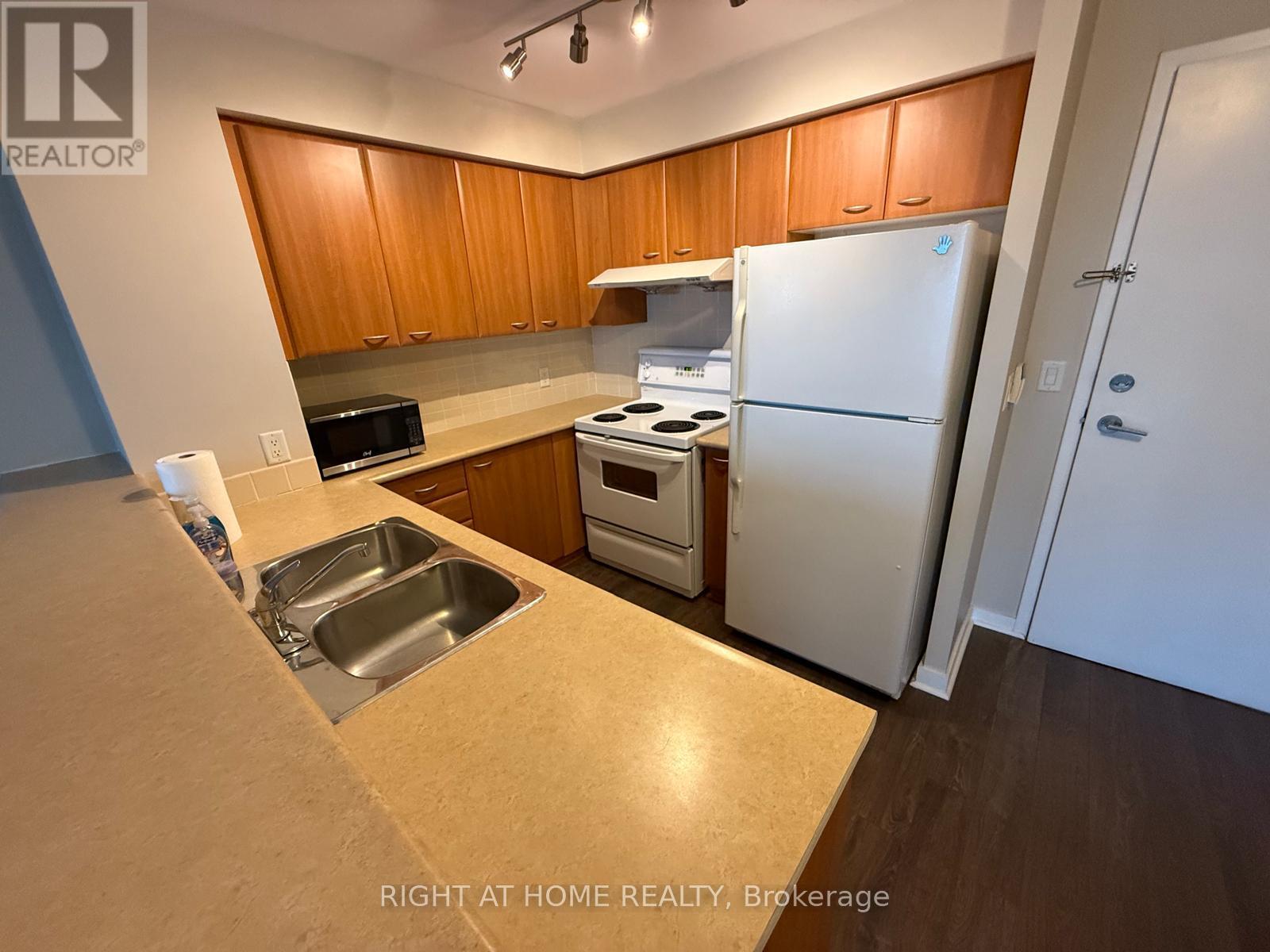 3507 - 38 Lee Centre Drive, Toronto, Ontario  M1H 3J7 - Photo 5 - E13164678