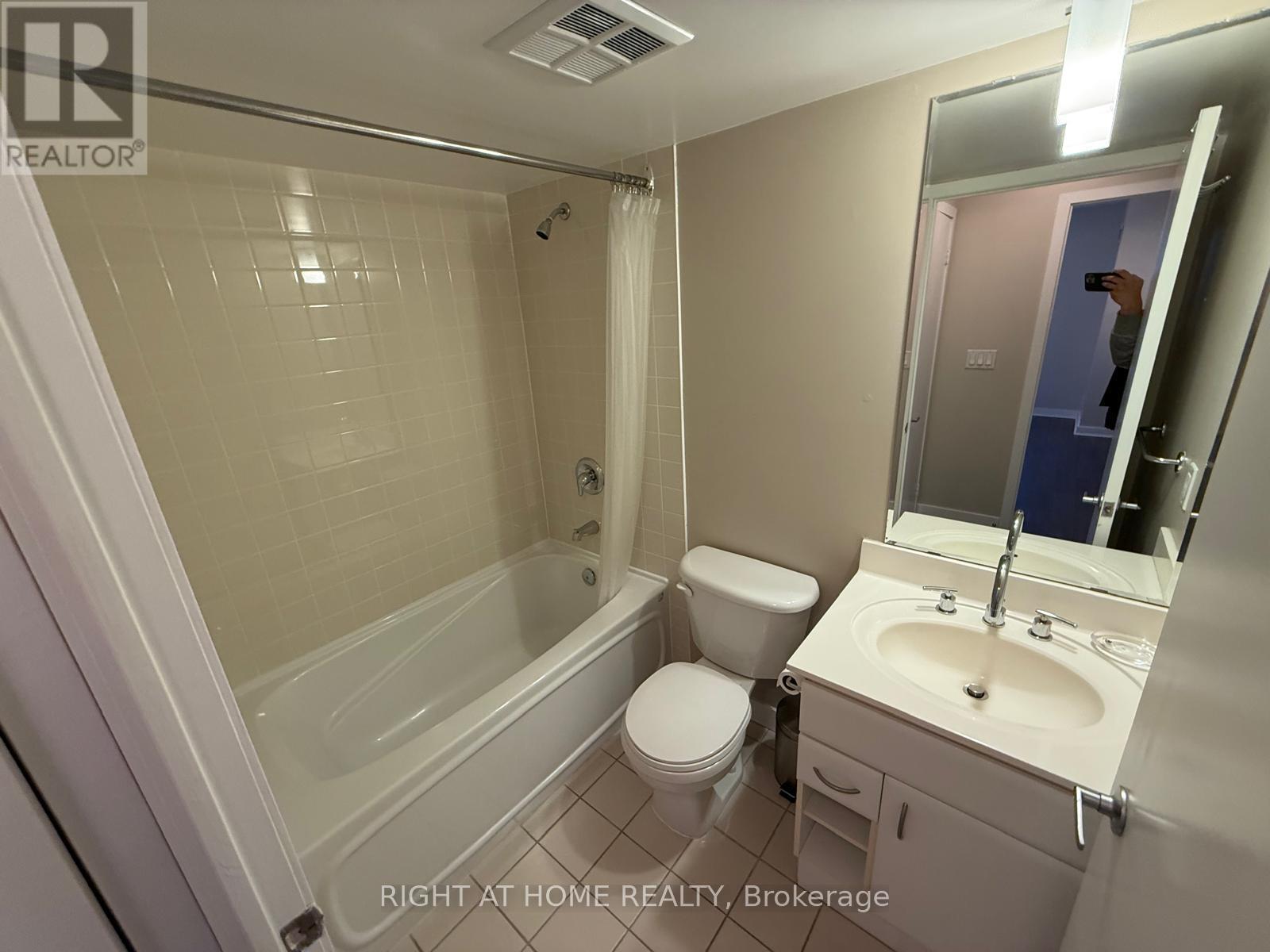 3507 - 38 Lee Centre Drive, Toronto, Ontario  M1H 3J7 - Photo 9 - E13164678