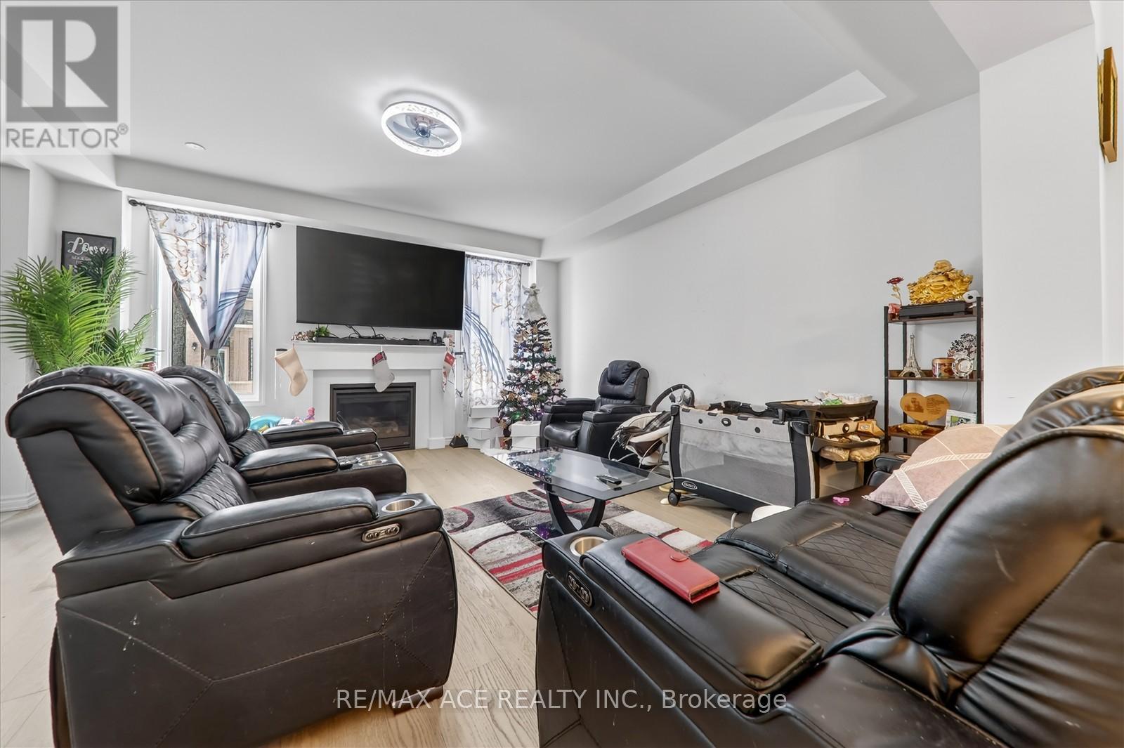 1419 Mockingbird Square, Pickering, Ontario  L1X 0N8 - Photo 8 - E13164914