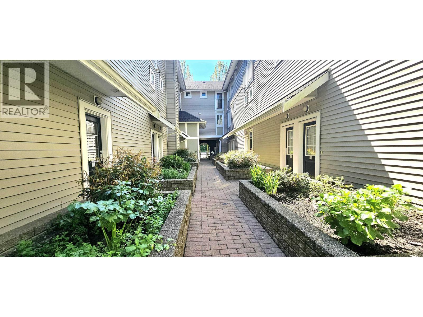 47 6965 Hastings Street, Burnaby, British Columbia  V5B 4T8 - Photo 2 - R3126682