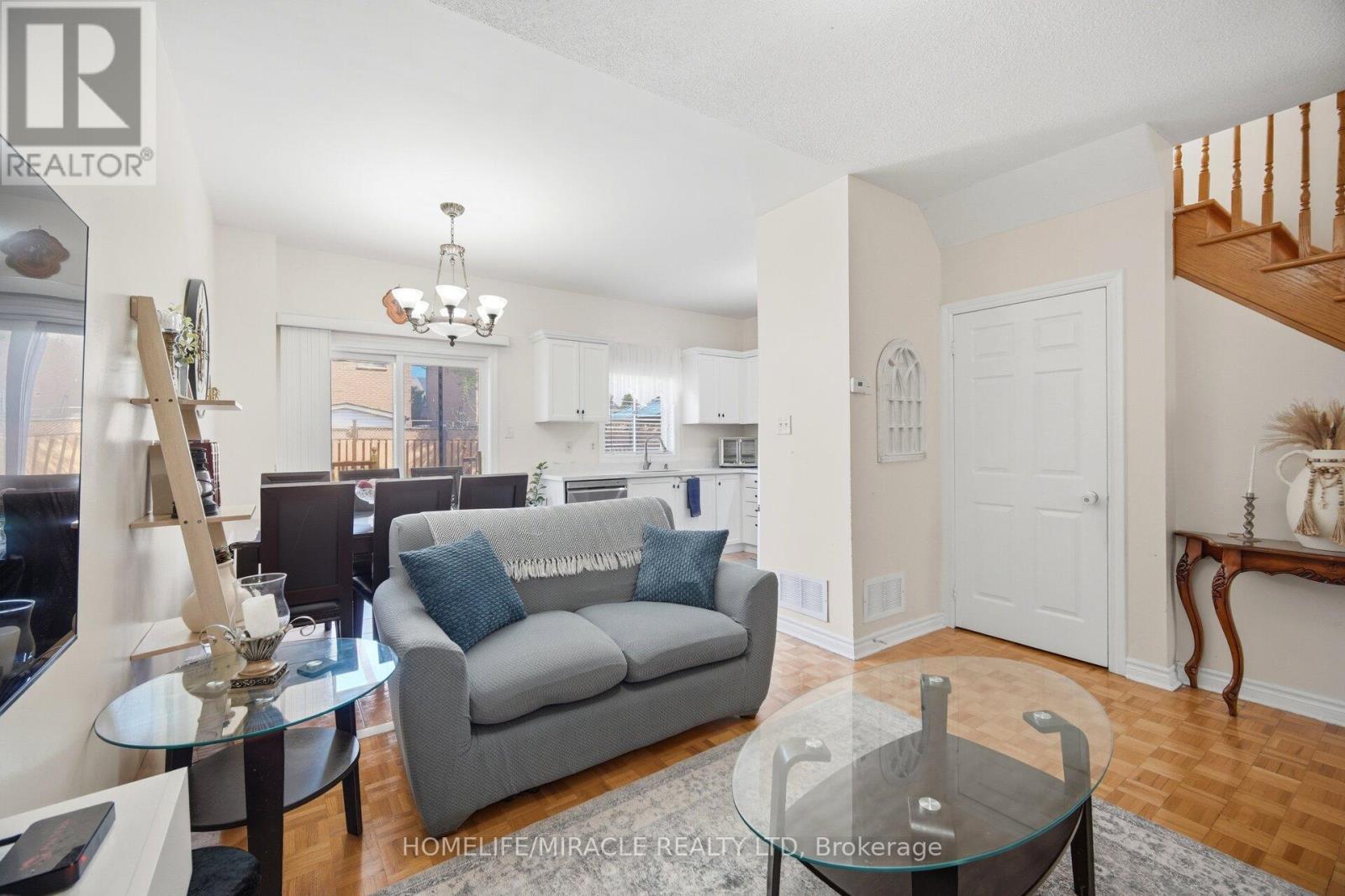 8 Nasir Crescent, Vaughan, Ontario  L6A 3B3 - Photo 11 - N13164878