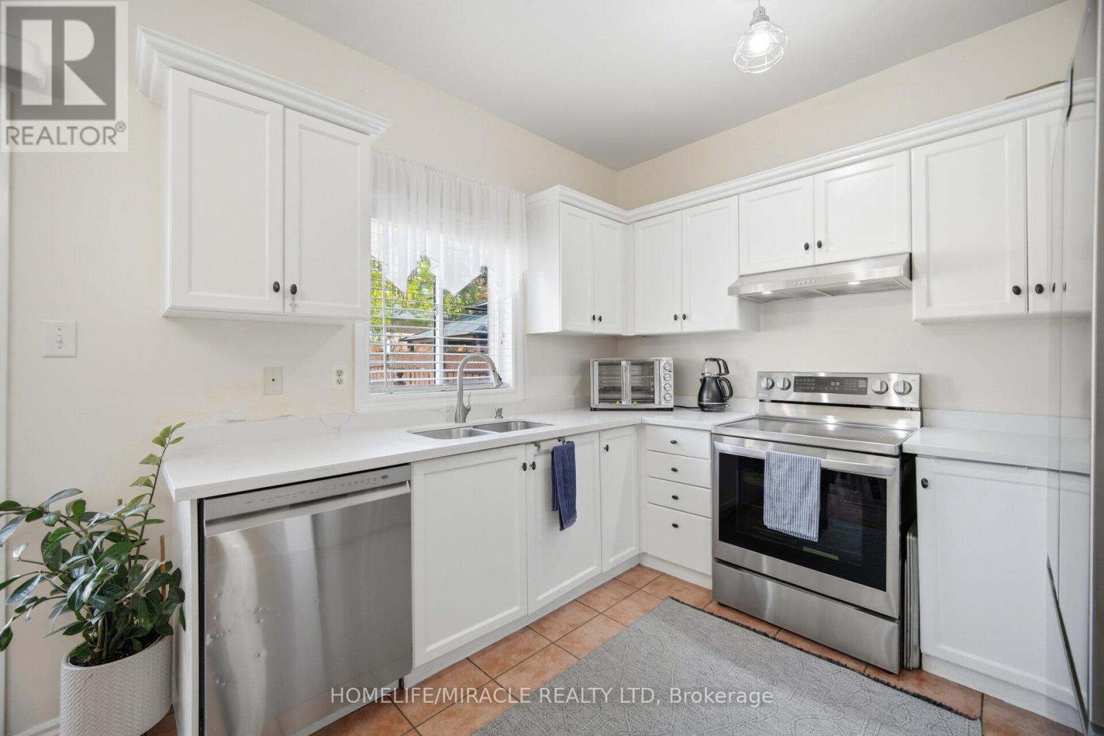 8 Nasir Crescent, Vaughan, Ontario  L6A 3B3 - Photo 15 - N13164878