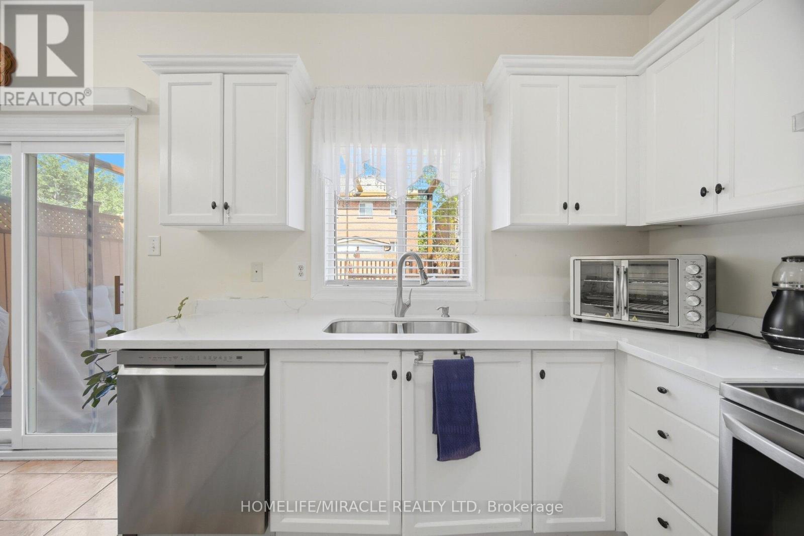 8 Nasir Crescent, Vaughan, Ontario  L6A 3B3 - Photo 17 - N13164878