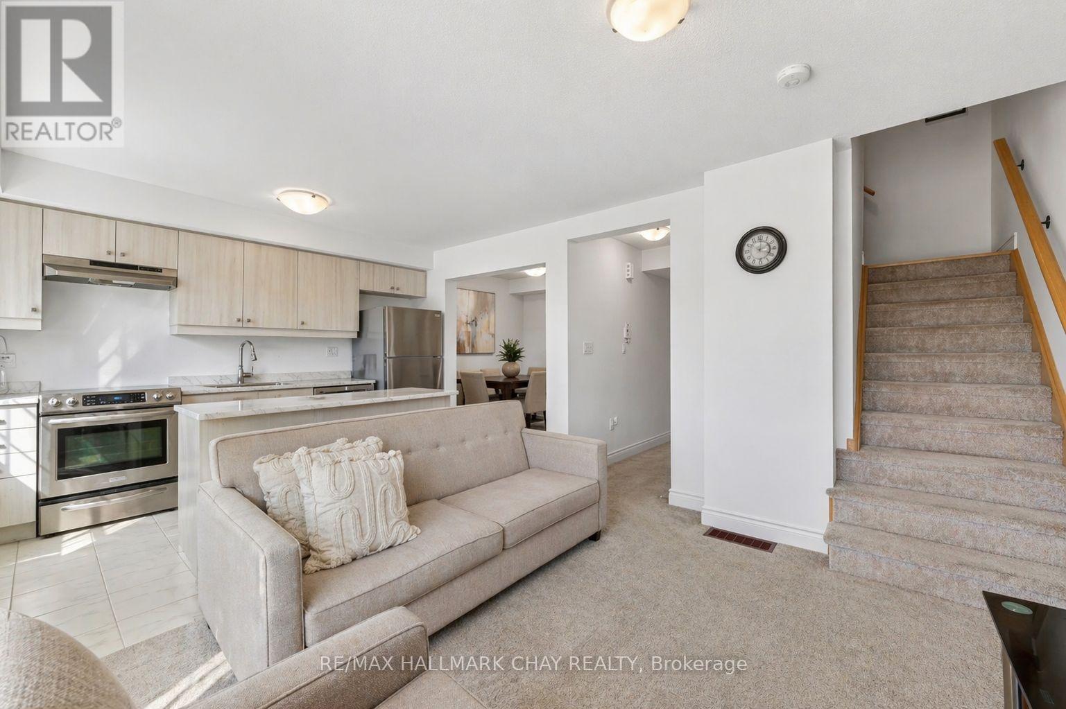 39 Kodiak Terrace, Barrie, Ontario  L9J 0J4 - Photo 4 - S13164796