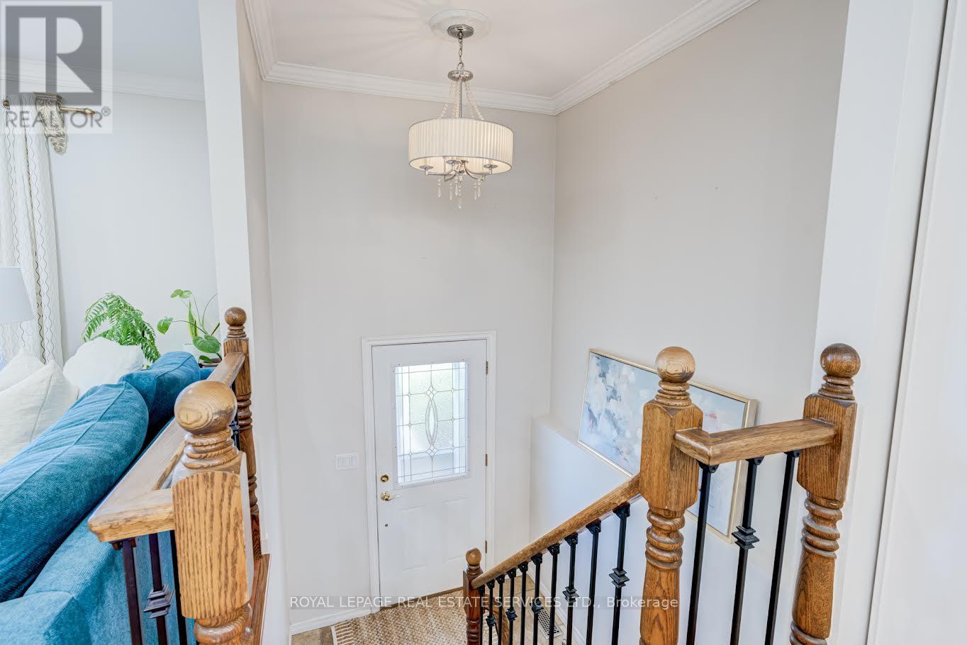 195 Cullum Court, Burlington, Ontario  L7T 4A9 - Photo 4 - W13164694