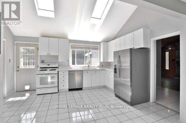 48 Birkbank Drive, Oakville (Fd Ford), Ontario  L6J 4Y9 - Photo 5 - W13164718