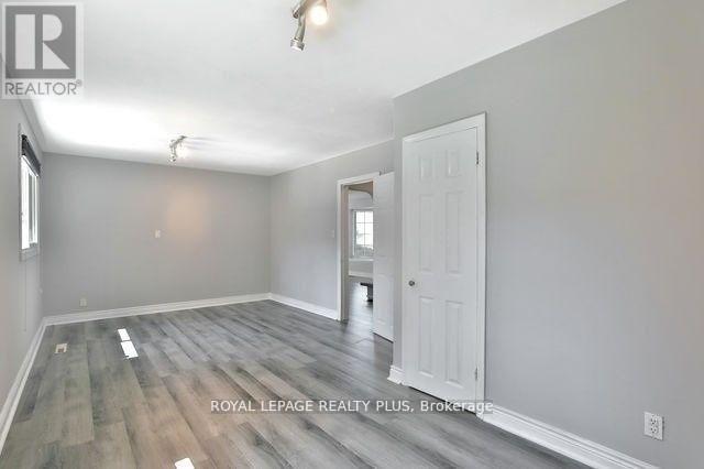 48 Birkbank Drive, Oakville (Fd Ford), Ontario  L6J 4Y9 - Photo 6 - W13164718