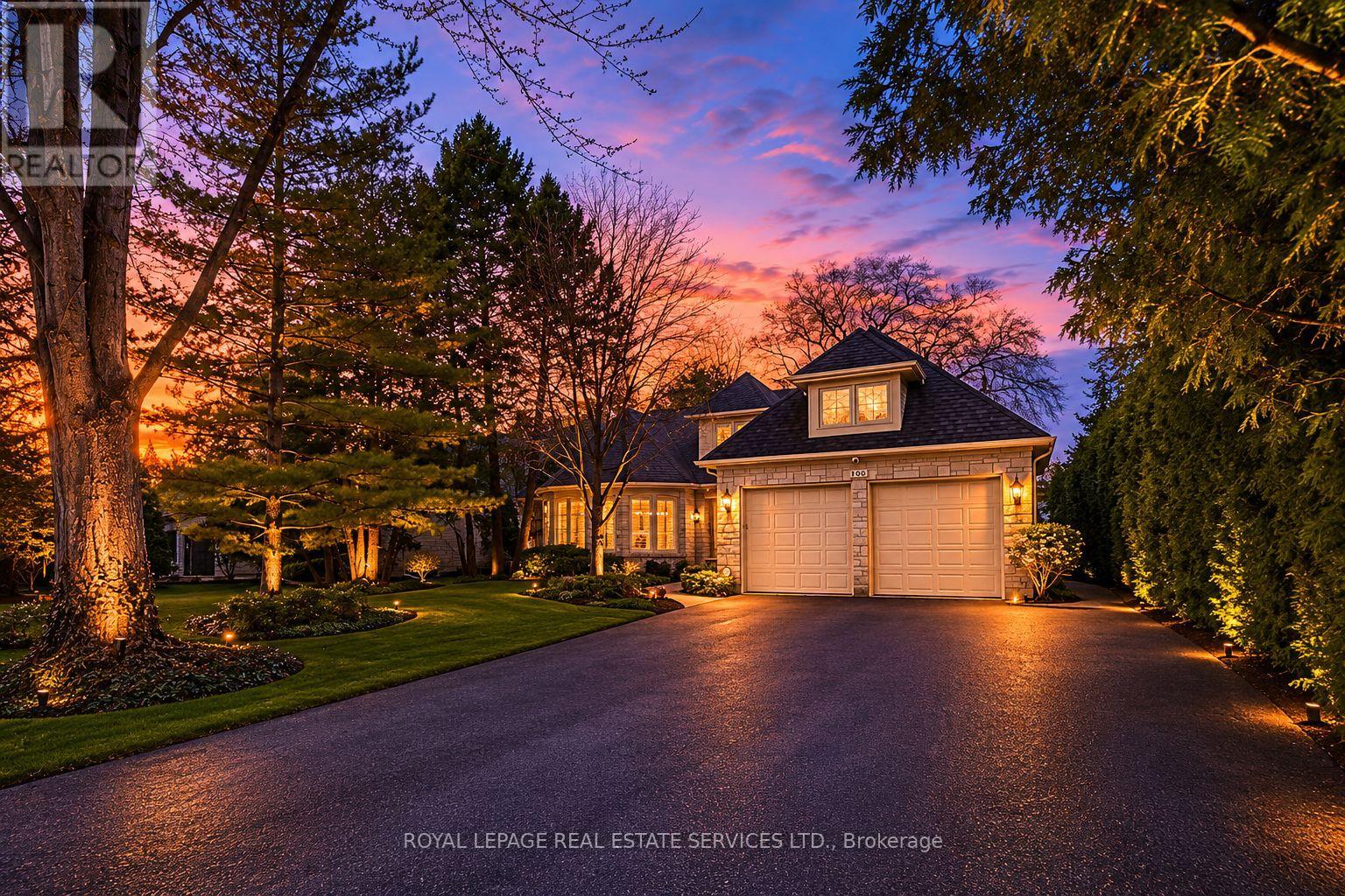 100 RATHBURN ROAD, Toronto, Ontario
