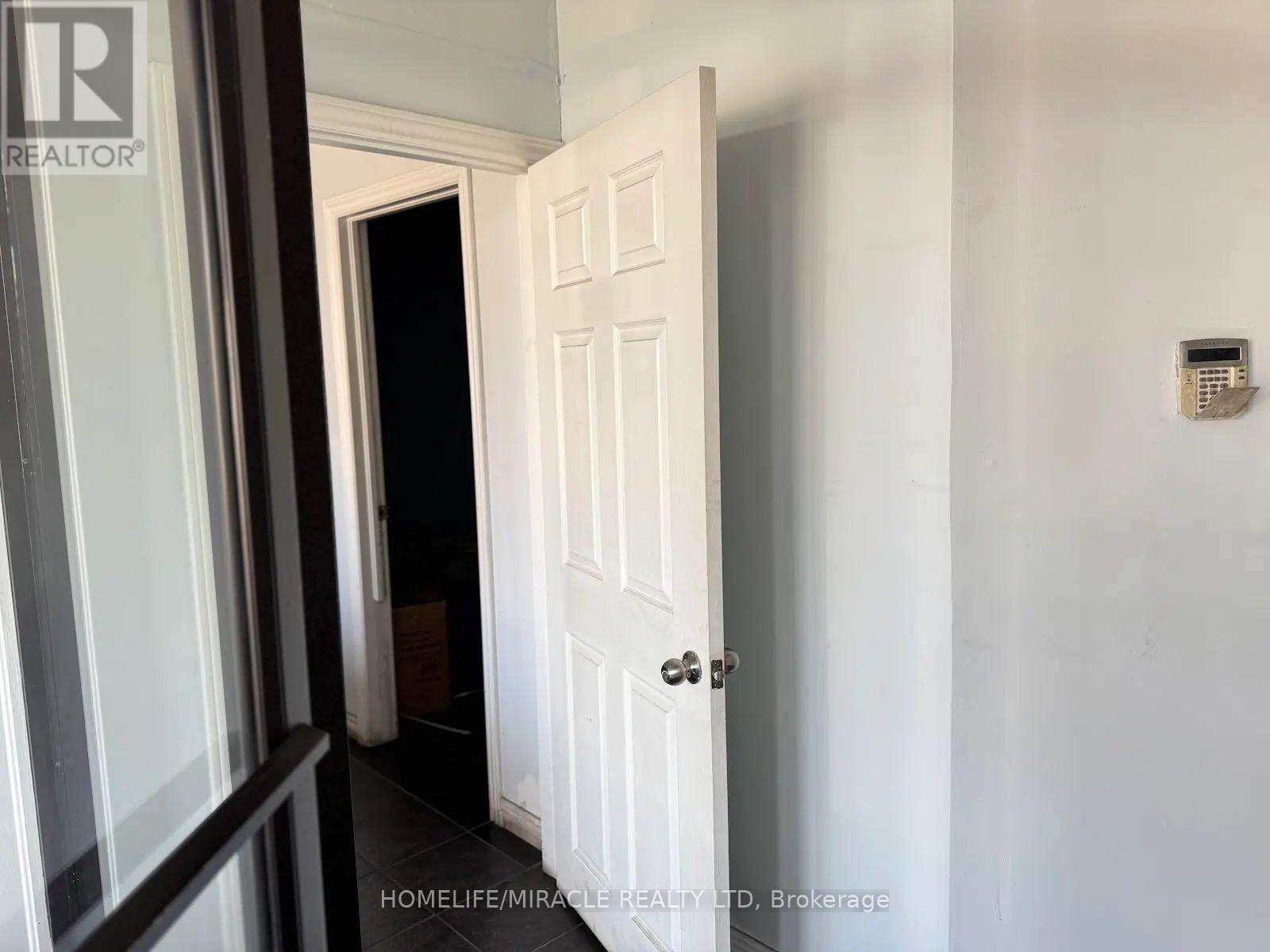 1700 Sismet Road, Mississauga, Ontario  L4W 1R4 - Photo 10 - W13164824