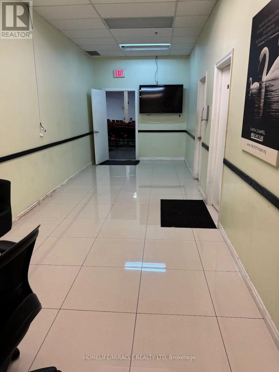 1700 Sismet Road, Mississauga, Ontario  L4W 1R4 - Photo 2 - W13164824
