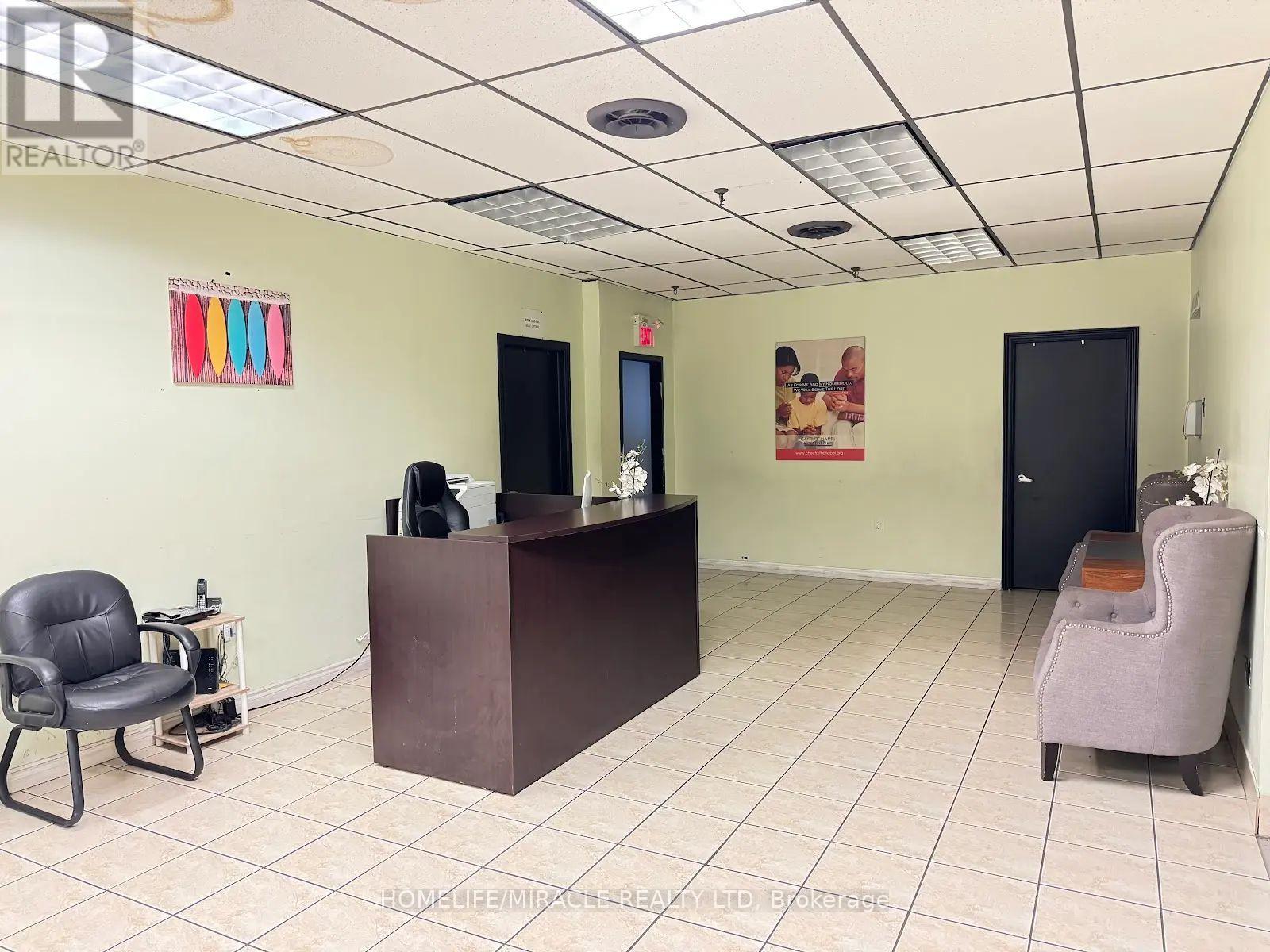 1700 Sismet Road, Mississauga, Ontario  L4W 1R4 - Photo 3 - W13164824