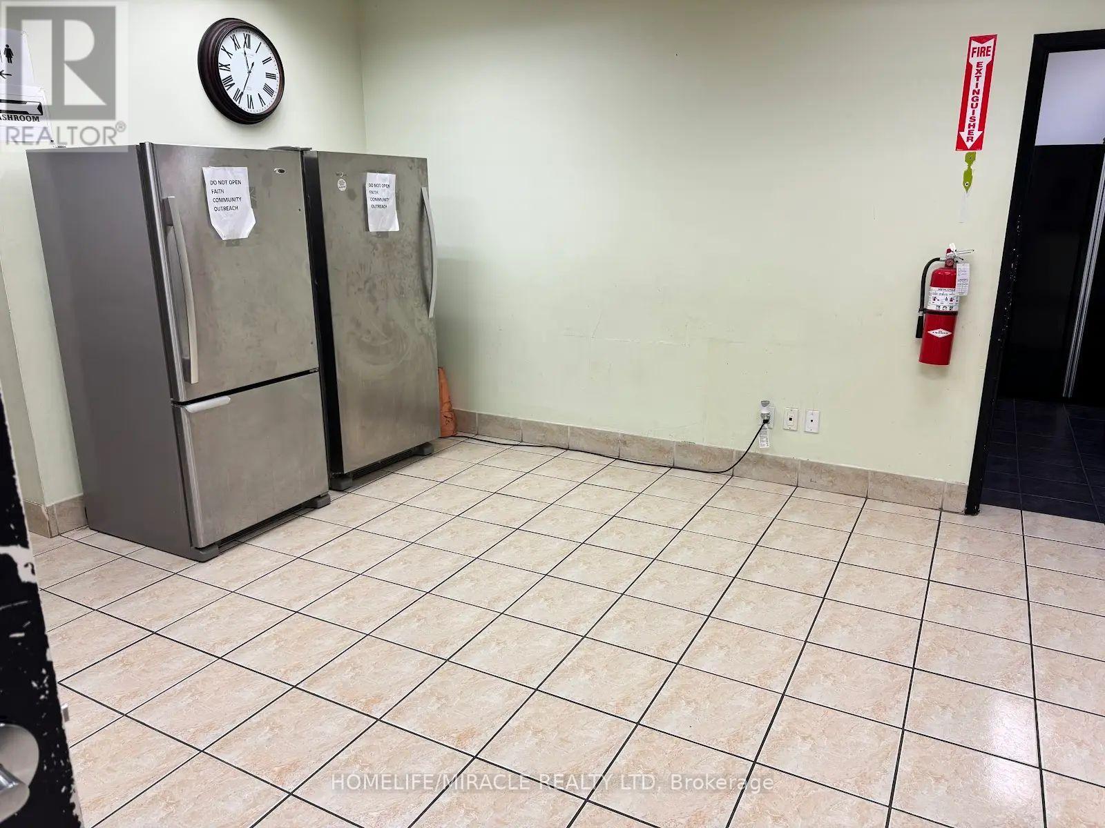 1700 Sismet Road, Mississauga, Ontario  L4W 1R4 - Photo 4 - W13164824