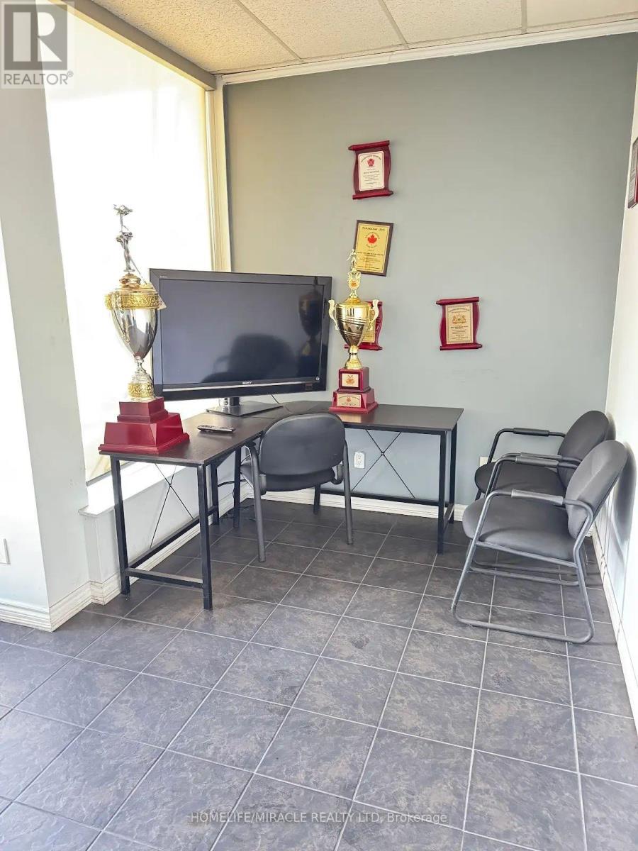 1700 Sismet Road, Mississauga, Ontario  L4W 1R4 - Photo 7 - W13164824