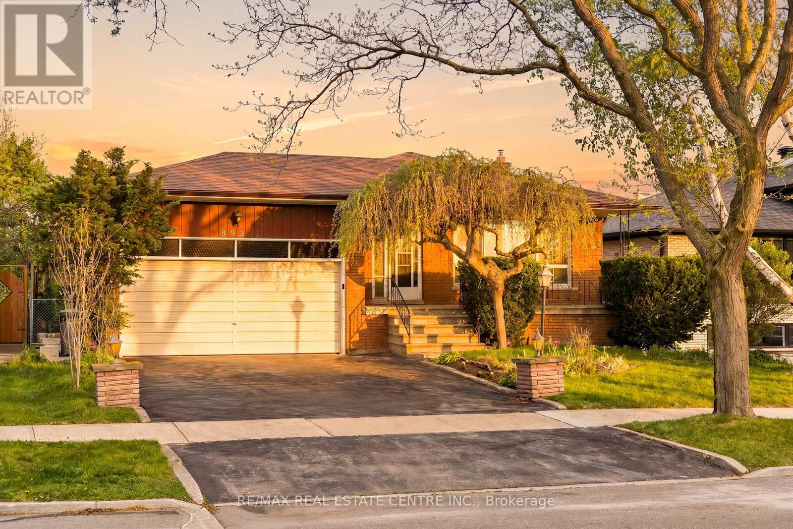 893 HOLLOWTREE CRESCENT, Mississauga, Ontario