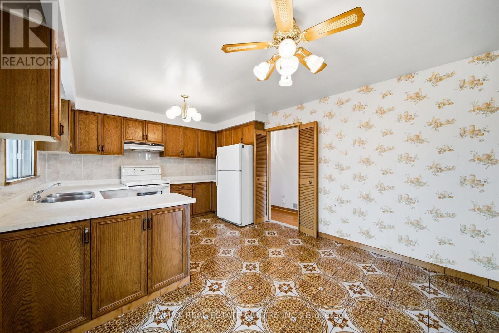 893 Hollowtree Crescent, Mississauga, Ontario  L4Y 2V3 - Photo 19 - W13164890