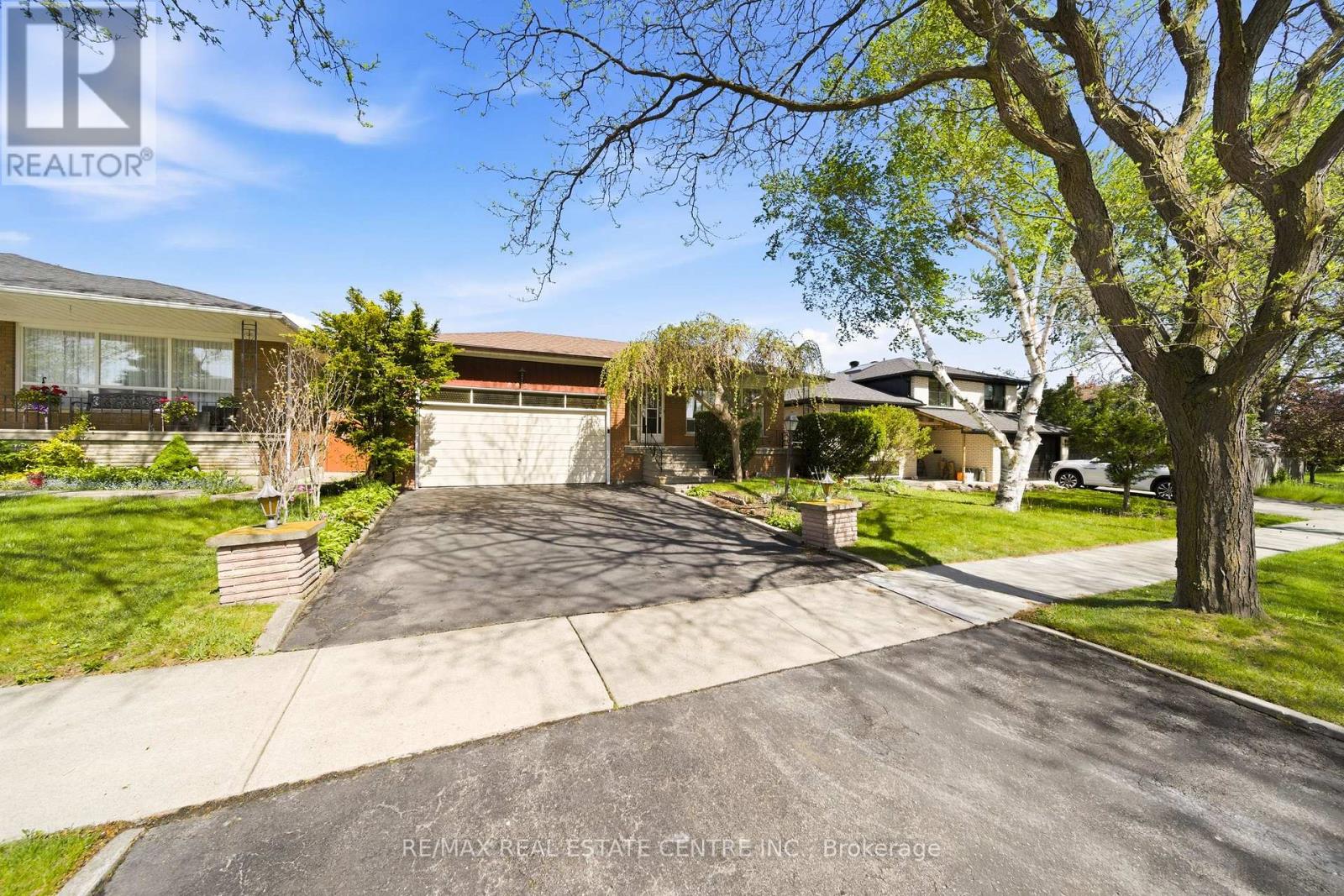 893 Hollowtree Crescent, Mississauga, Ontario  L4Y 2V3 - Photo 4 - W13164890