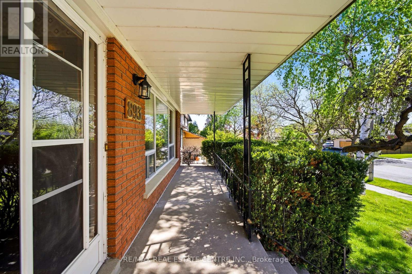 893 Hollowtree Crescent, Mississauga, Ontario  L4Y 2V3 - Photo 9 - W13164890