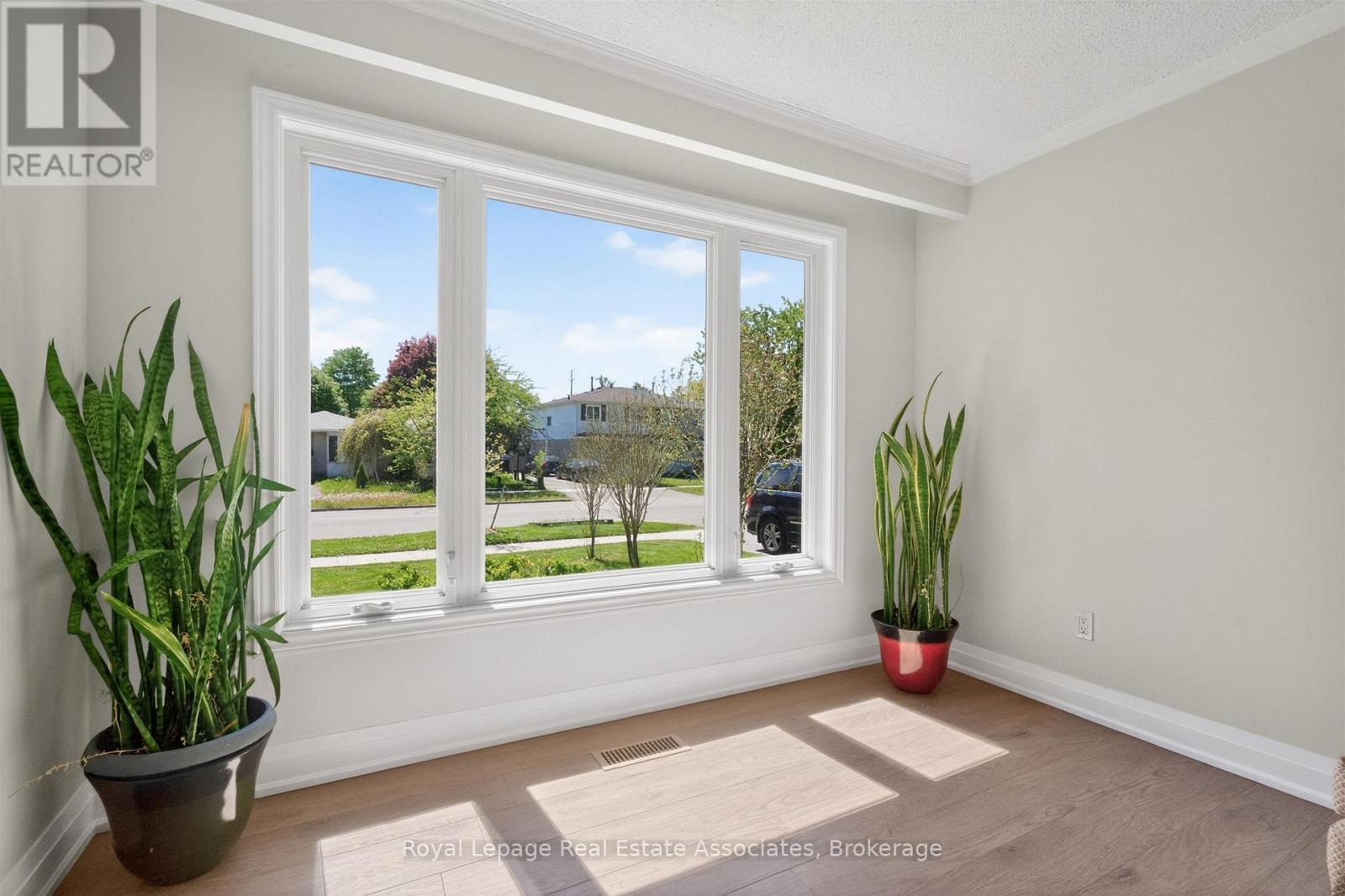 2663 Widemarr Road, Mississauga, Ontario  L5J 1M5 - Photo 7 - W13164912