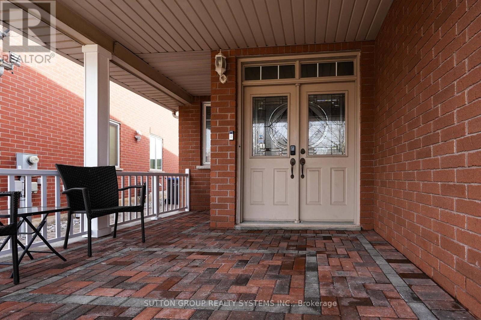 1382 Avon Drive, Mississauga, Ontario  L5N 7Z3 - Photo 2 - W13164918