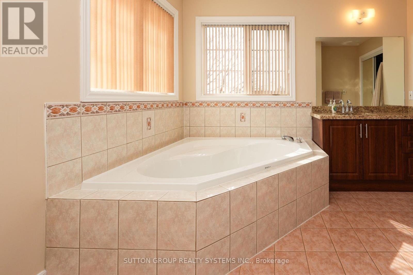 1382 Avon Drive, Mississauga, Ontario  L5N 7Z3 - Photo 23 - W13164918