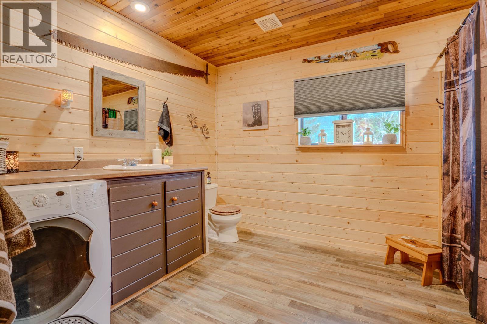 1519 Highway 6 Highway, Cherryville, British Columbia  V0E 2G1 - Photo 12 - 10371130