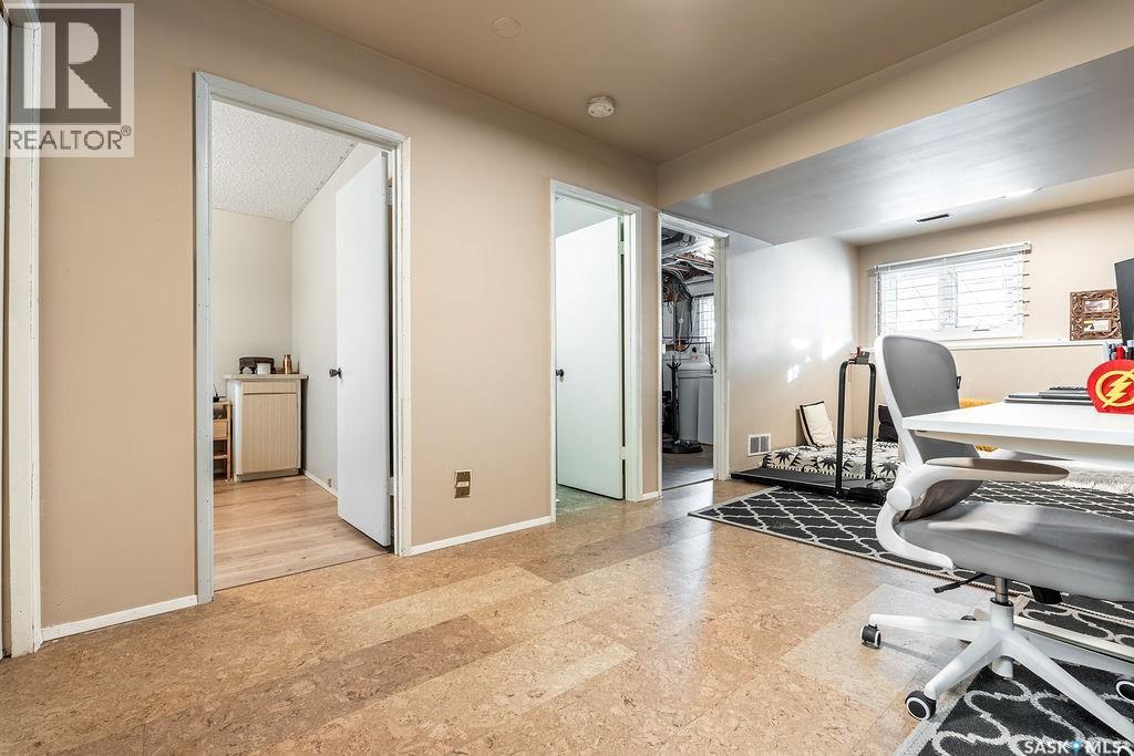 724 M Avenue S, Saskatoon, Saskatchewan  S7M 2L4 - Photo 26 - SK036890