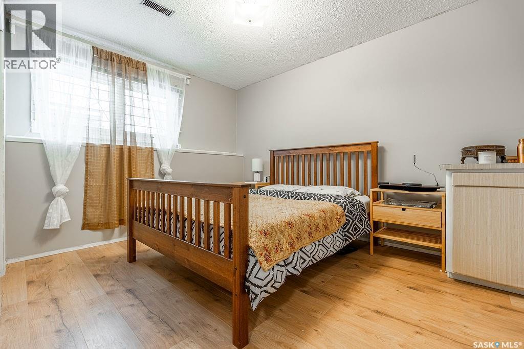 724 M Avenue S, Saskatoon, Saskatchewan  S7M 2L4 - Photo 27 - SK036890
