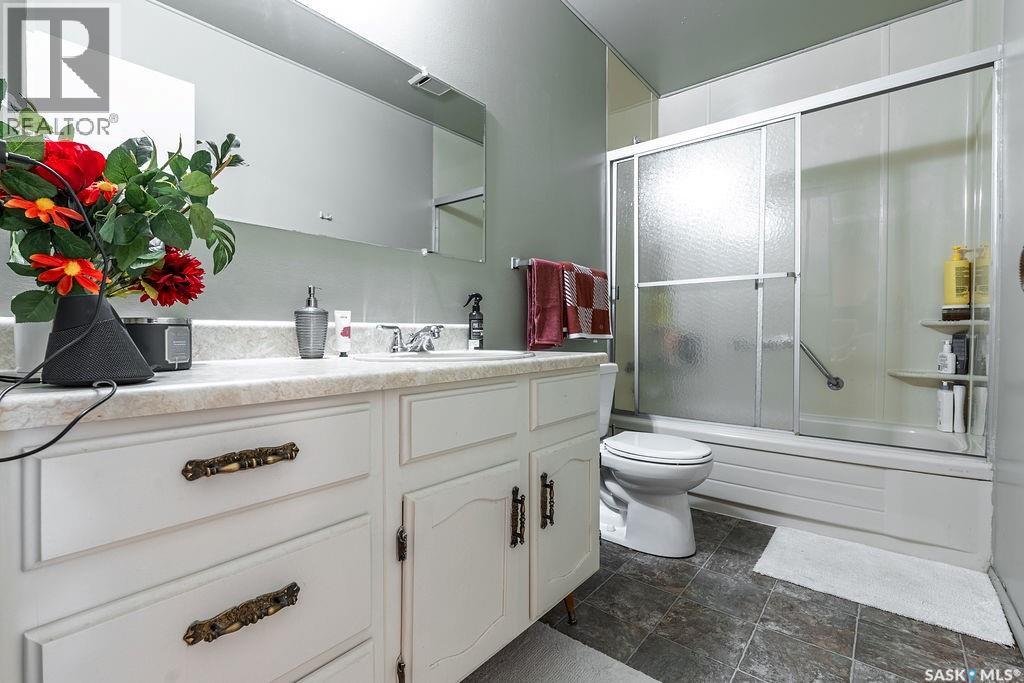 724 M Avenue S, Saskatoon, Saskatchewan  S7M 2L4 - Photo 29 - SK036890