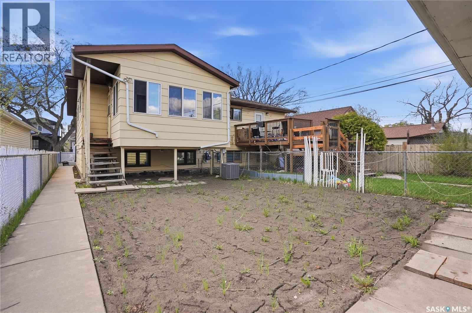 724 M Avenue S, Saskatoon, Saskatchewan  S7M 2L4 - Photo 31 - SK036890