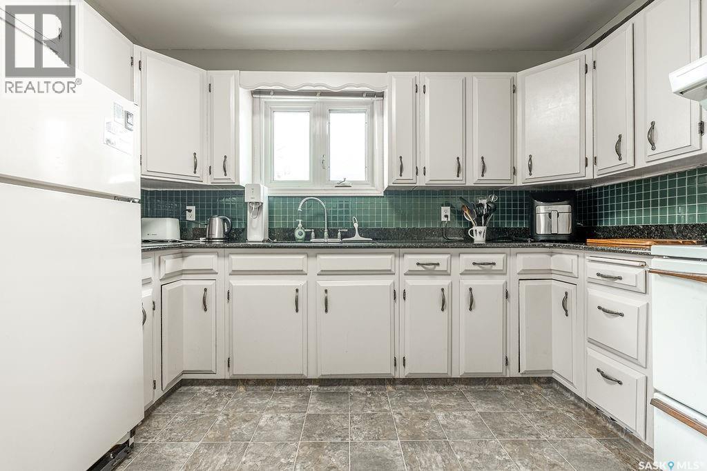 724 M Avenue S, Saskatoon, Saskatchewan  S7M 2L4 - Photo 15 - SK036890