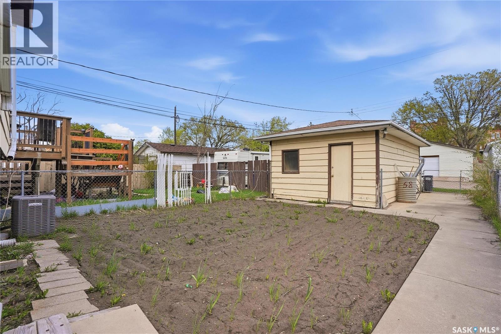 724 M Avenue S, Saskatoon, Saskatchewan  S7M 2L4 - Photo 32 - SK036890
