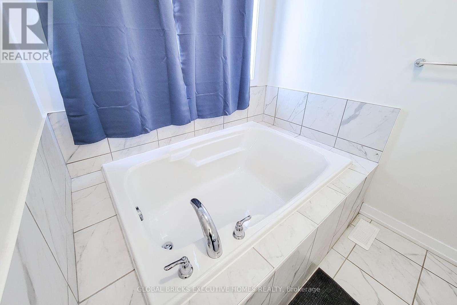 33 Wintergreen Crescent, Haldimand, Ontario  N3W 0H9 - Photo 37 - X13164770