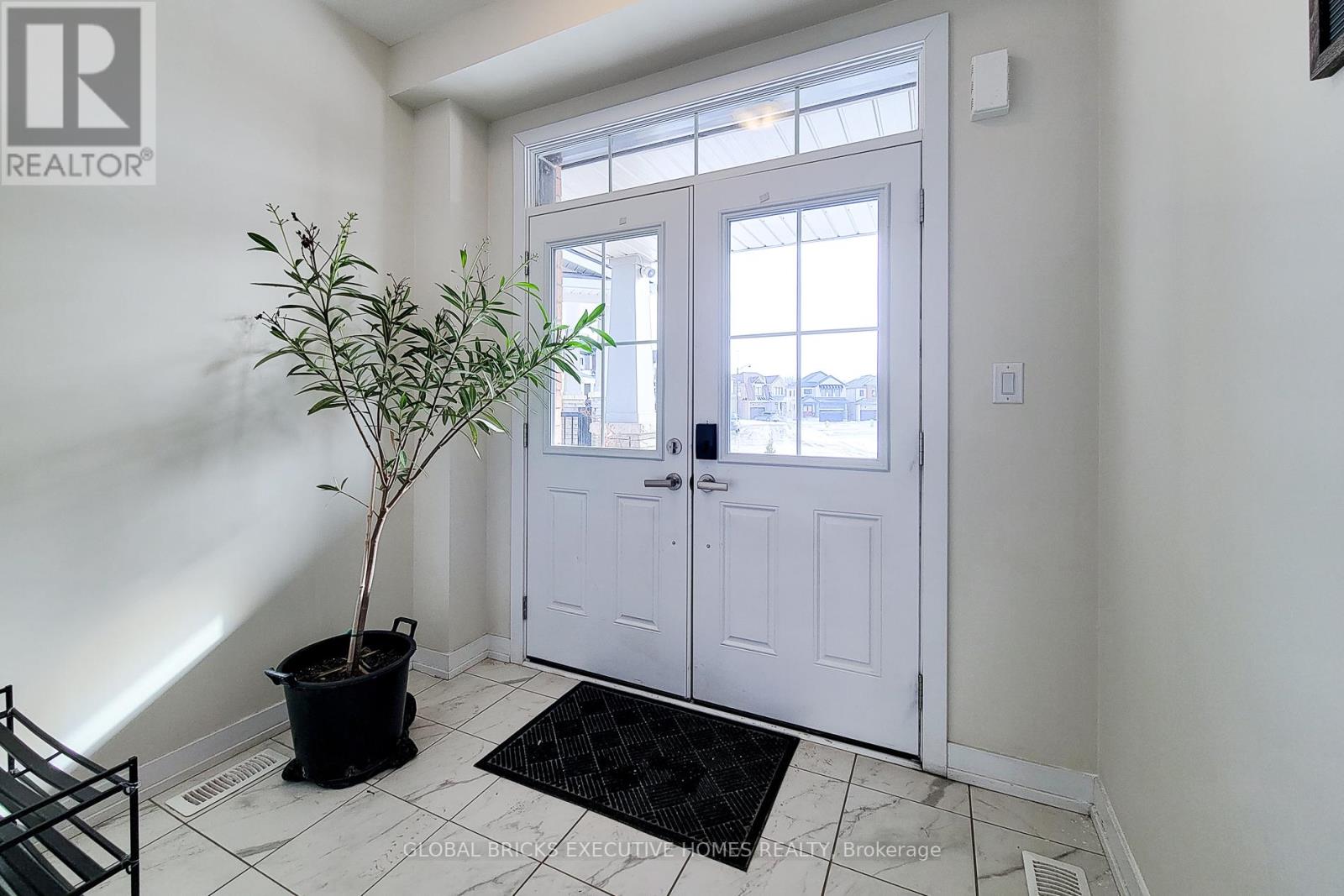 33 Wintergreen Crescent, Haldimand, Ontario  N3W 0H9 - Photo 4 - X13164770