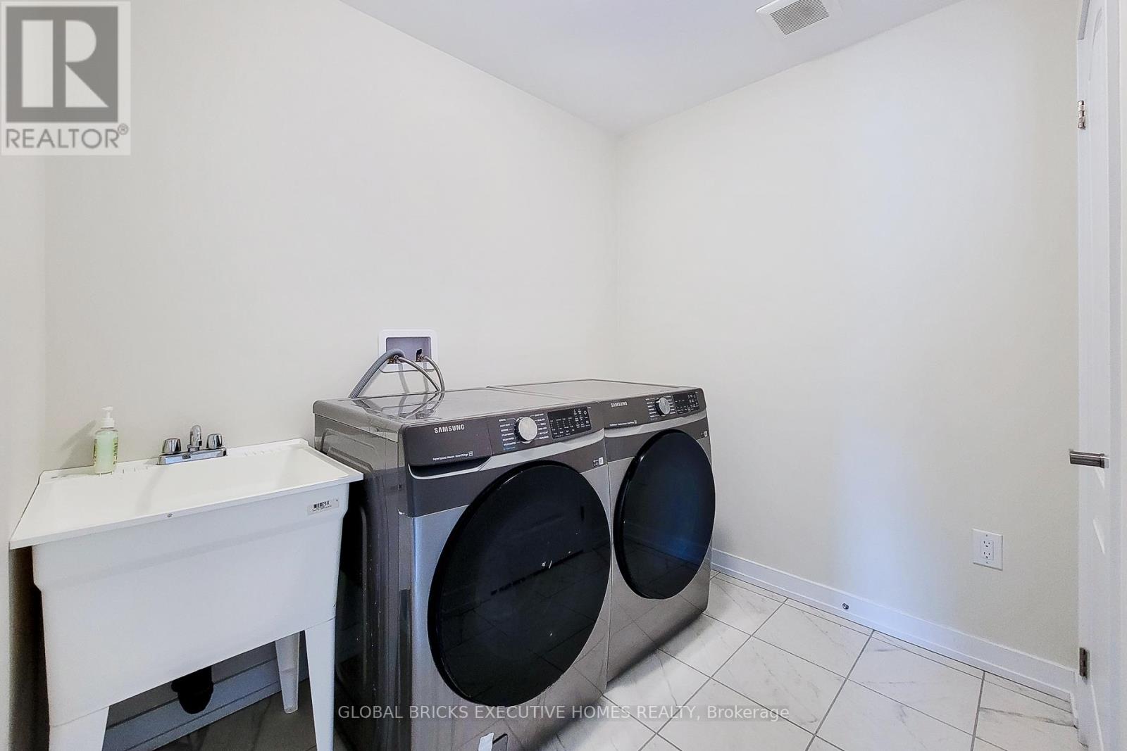 33 Wintergreen Crescent, Haldimand, Ontario  N3W 0H9 - Photo 48 - X13164770